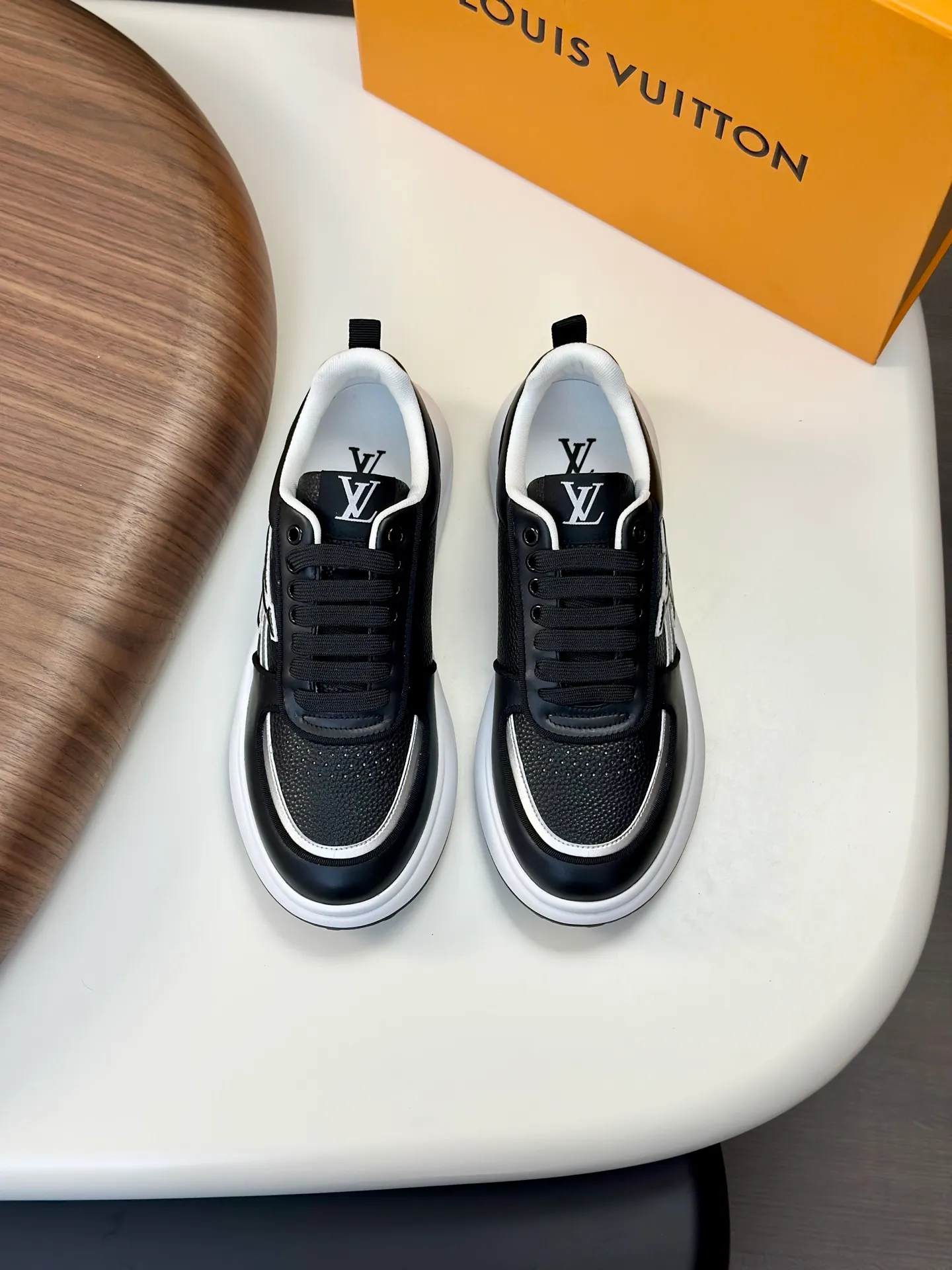 Men's shoes💰780 Lv 🔍Top purchasing agent🇮🇹 Louis Vuitton, the sports sneaker counter is synchronized, the uppers are imported from Italy, high-quality splicing colorful and complex crafts, the imported mesh padding is soft and comfortable, soles: original soles specially provided by the original factory, T men's men's shoes 💰U exclusive movable molded soles are super comfortable, original factory and single goods, 🔍🔍high quality, you can enter and leave the counter at will, welcome to compare, code number 38-44 (customized 45)
